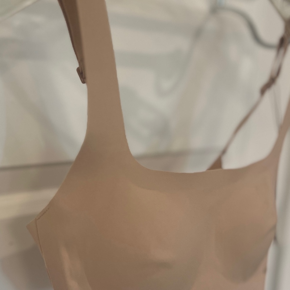 Skims SCOOP BRALETTE
SzXXS
- Latte - Picture 2 of 9
